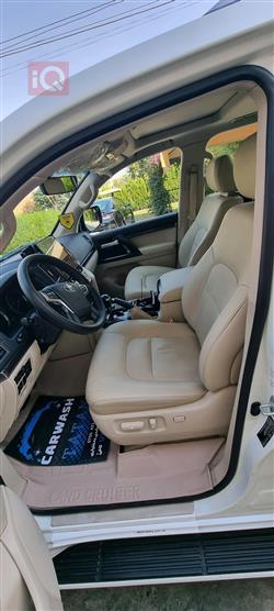 تۆیۆتا لاند کروزەر